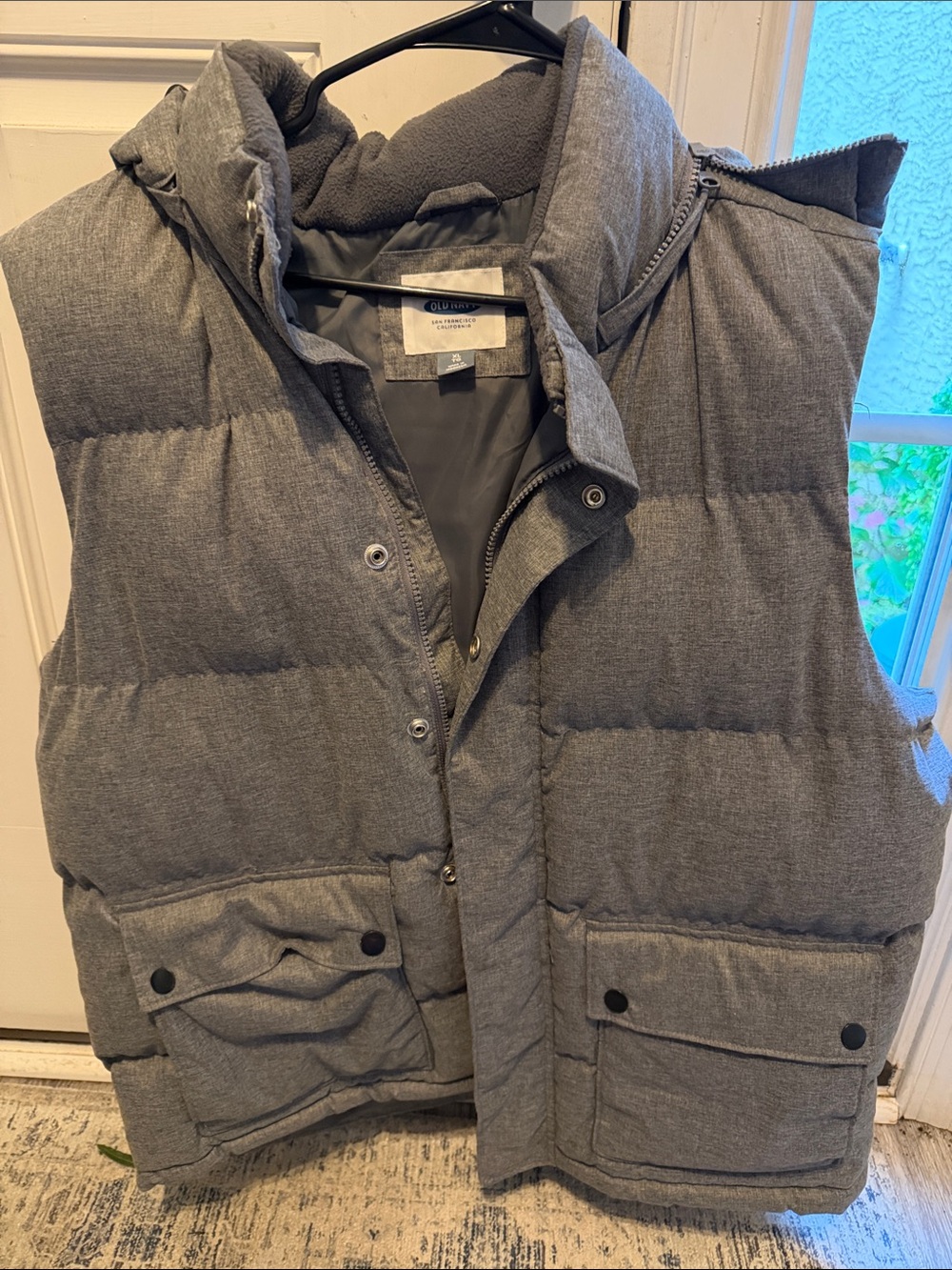 Old Navy Men's Heather Gray Quilted Puffer Vest with Hood